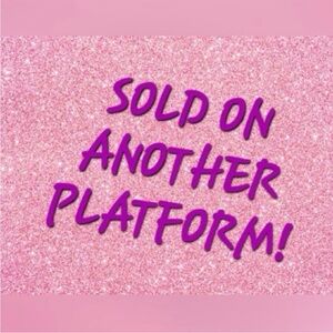 CrackerBarrel Exclusive Stoneware
Dias de las Muertos/Day Of The Dead Owl Shaker